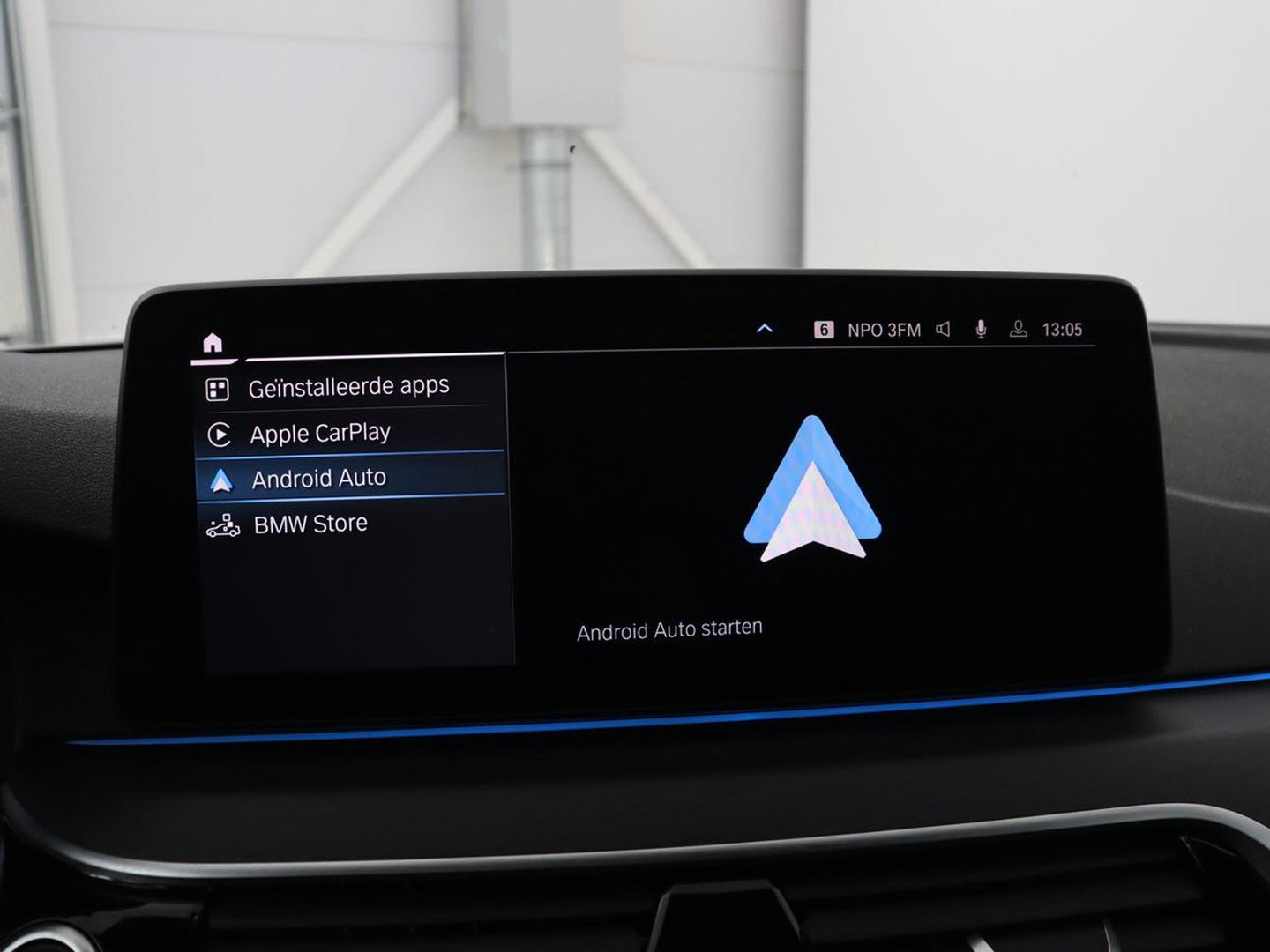 BMW 5 Serie Touring 530e xDrive M Sport | SOH 89,9% | Panoramadak | Head-Up | Full LED | Trekhaak | Carplay | Bluetooth | Navigatie | Sfeerverlichting | Stoelverwarming | Achteruitrij camera | Adaptive cruise control | Climate control