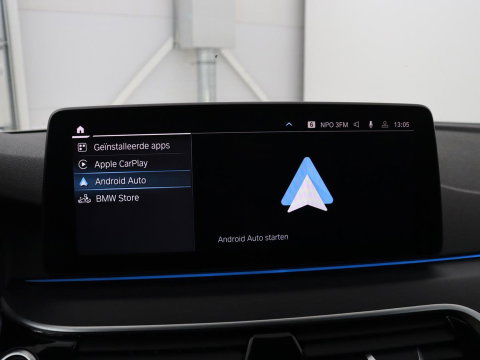 BMW 5 Serie Touring 530e xDrive M Sport | SOH 89,9% | Panoramadak | Head-Up | Full LED | Trekhaak | Carplay | Bluetooth | Navigatie | Sfeerverlichting | Stoelverwarming | Achteruitrij camera | Adaptive cruise control | Climate control