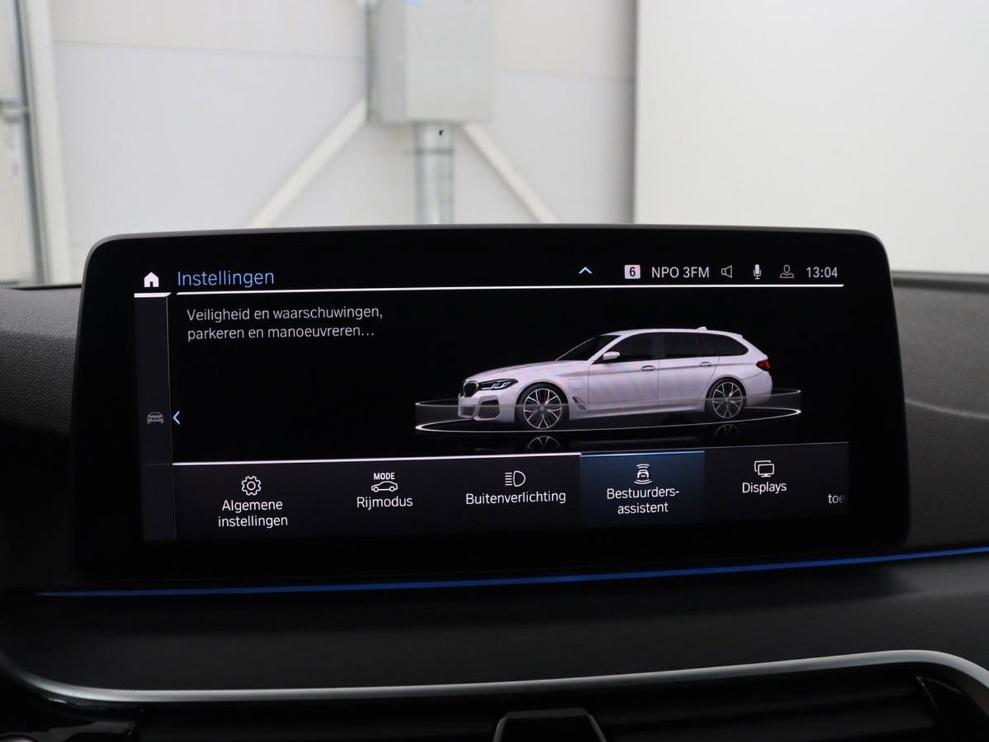 BMW 5 Serie Touring 530e xDrive M Sport | SOH 89,9% | Panoramadak | Head-Up | Full LED | Trekhaak | Carplay | Bluetooth | Navigatie | Sfeerverlichting | Stoelverwarming | Achteruitrij camera | Adaptive cruise control | Climate control