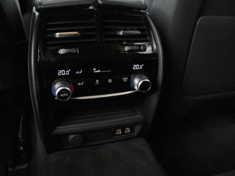 BMW 5 Serie Touring 530e xDrive M Sport | SOH 89,9% | Panoramadak | Head-Up | Full LED | Trekhaak | Carplay | Bluetooth | Navigatie | Sfeerverlichting | Stoelverwarming | Achteruitrij camera | Adaptive cruise control | Climate control