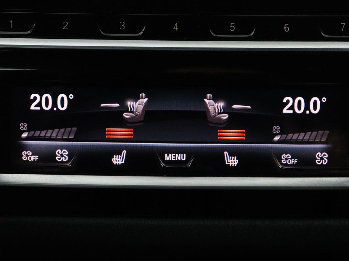 BMW 5 Serie Touring 530e xDrive M Sport | SOH 89,9% | Panoramadak | Head-Up | Full LED | Trekhaak | Carplay | Bluetooth | Navigatie | Sfeerverlichting | Stoelverwarming | Achteruitrij camera | Adaptive cruise control | Climate control