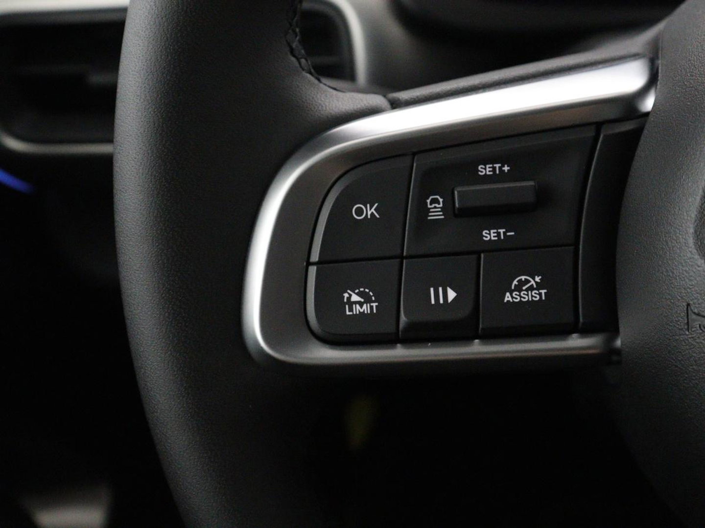 Jeep Avanger 85th Anniversary 54 kWh | SOH 97,7% | 360 Camera | Adaptive cruise control | Carplay | Climate control | Side assist