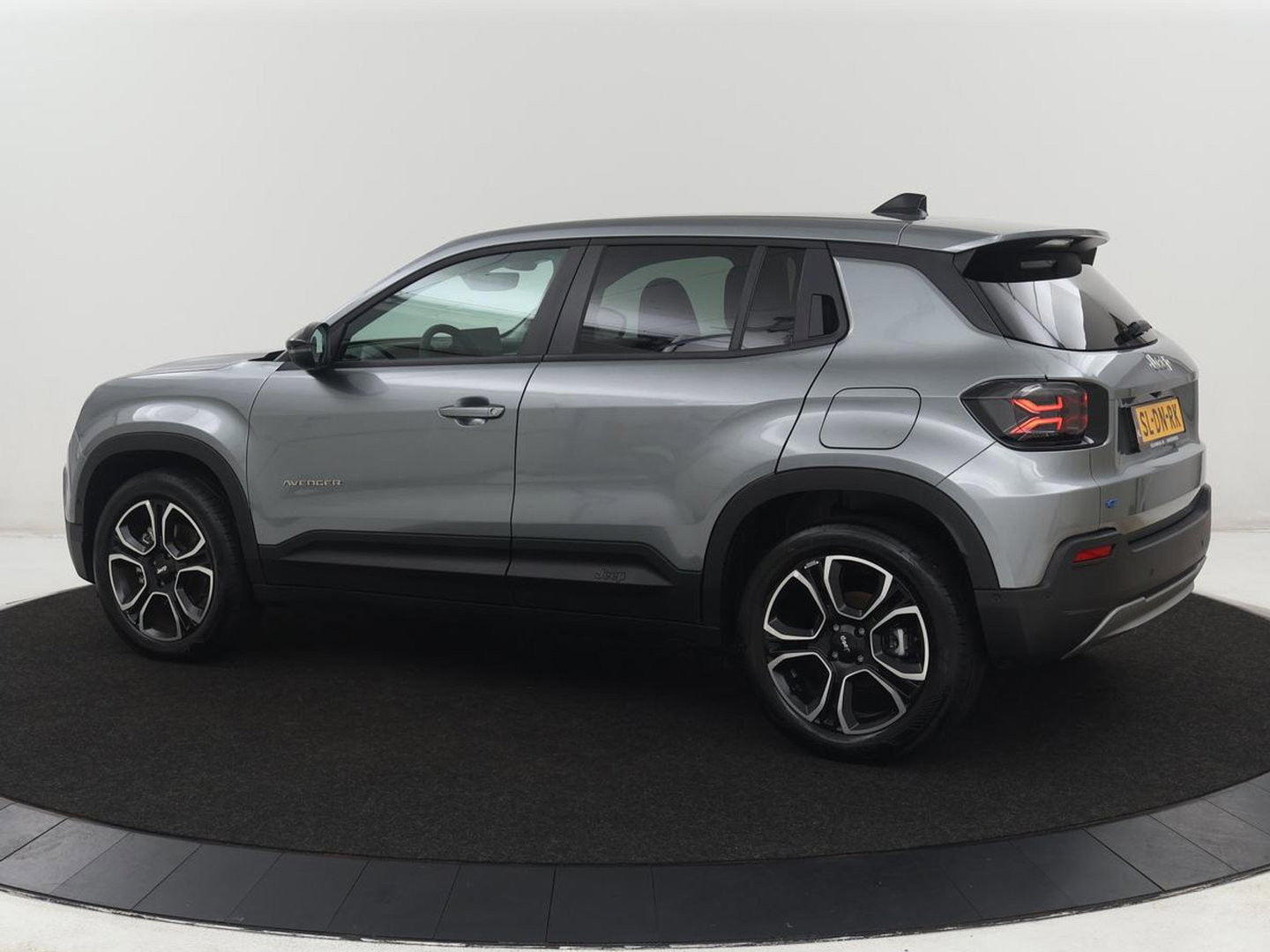 Jeep Avanger 85th Anniversary 54 kWh | SOH 97,7% | 360 Camera | Adaptive cruise control | Carplay | Climate control | Side assist