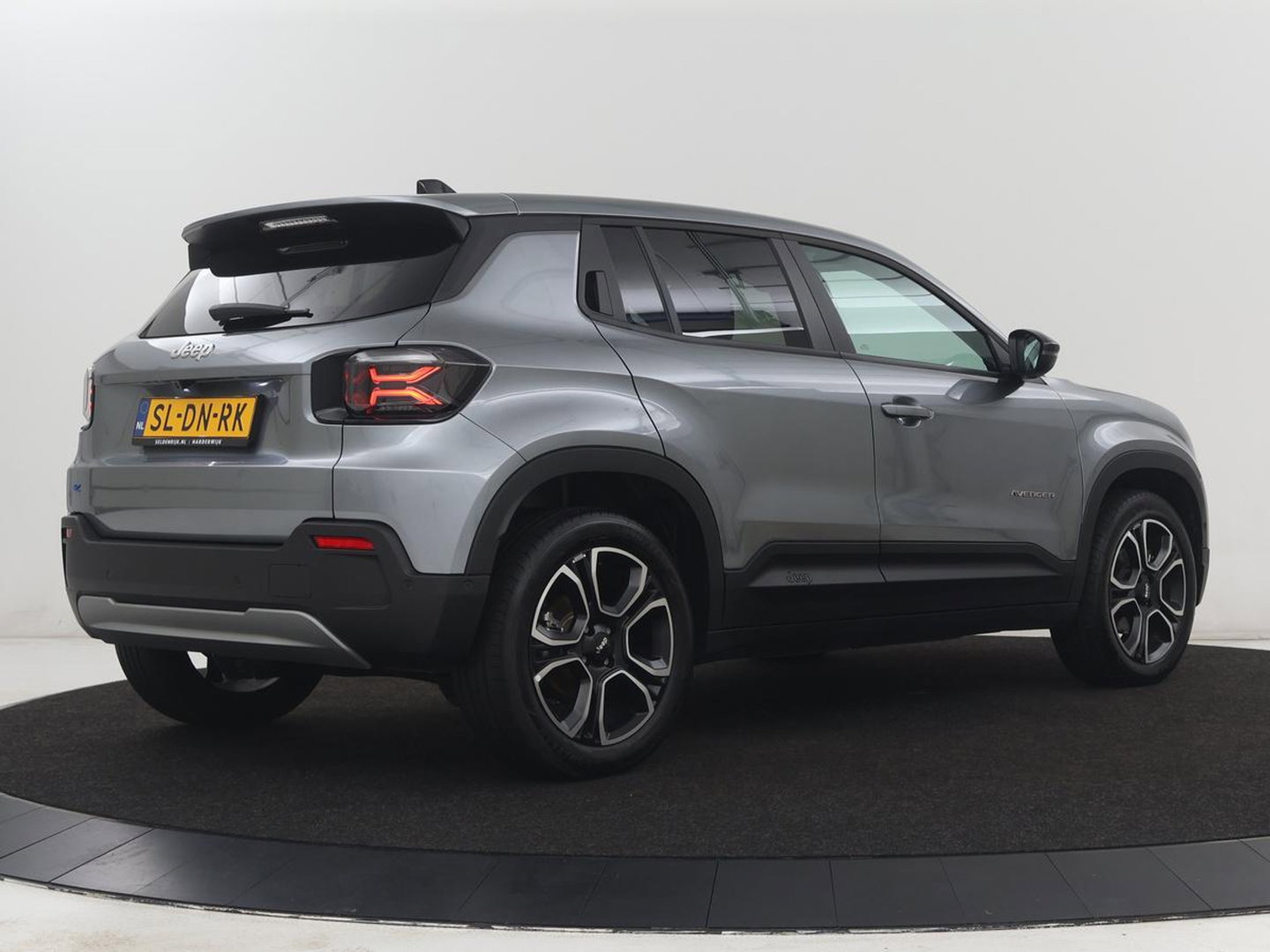 Jeep Avanger 85th Anniversary 54 kWh | SOH 97,7% | 360 Camera | Adaptive cruise control | Carplay | Climate control | Side assist
