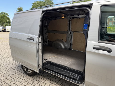 Mercedes-Benz Vito 111 CDI Functional Lang L2H1 / vaste prijs rijklaar € 18.950 ex btw / lease vanaf € 319 / euro 6 / bpm vrij / dubbele schuifdeur ! / airco / cruise / navi / camera / trekhaak