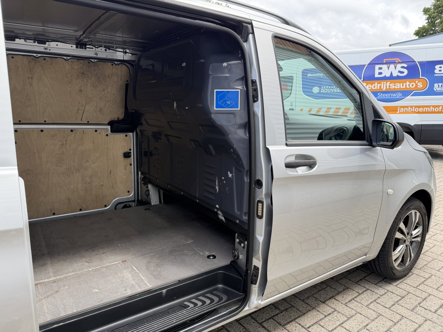 Mercedes-Benz Vito 111 CDI Functional Lang L2H1 / vaste prijs rijklaar € 18.950 ex btw / lease vanaf € 319 / euro 6 / bpm vrij / dubbele schuifdeur ! / airco / cruise / navi / camera / trekhaak