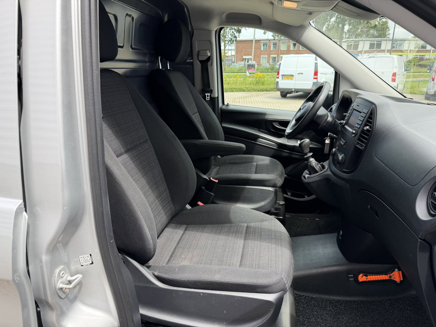 Mercedes-Benz Vito 111 CDI Functional Lang L2H1 / vaste prijs rijklaar € 18.950 ex btw / lease vanaf € 319 / euro 6 / bpm vrij / dubbele schuifdeur ! / airco / cruise / navi / camera / trekhaak