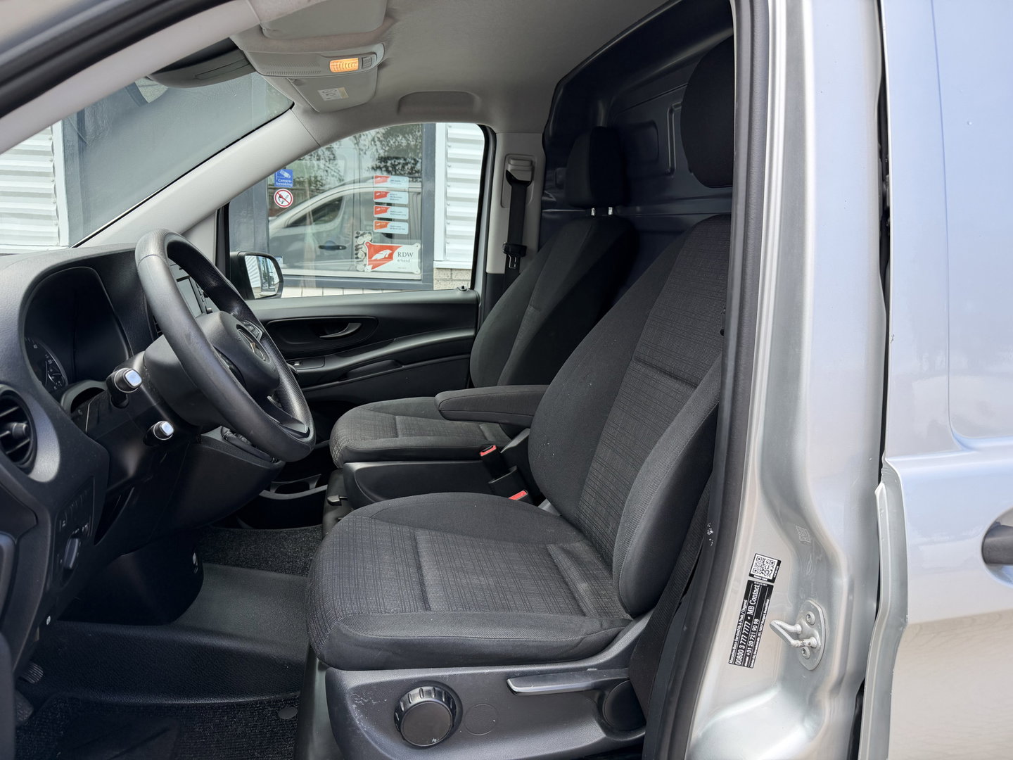 Mercedes-Benz Vito 111 CDI Functional Lang L2H1 / vaste prijs rijklaar € 18.950 ex btw / lease vanaf € 319 / euro 6 / bpm vrij / dubbele schuifdeur ! / airco / cruise / navi / camera / trekhaak
