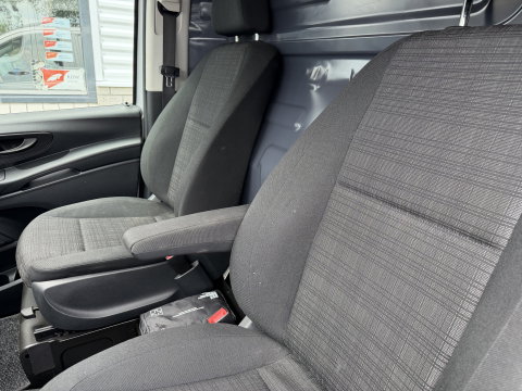 Mercedes-Benz Vito 111 CDI Functional Lang L2H1 / vaste prijs rijklaar € 18.950 ex btw / lease vanaf € 319 / euro 6 / bpm vrij / dubbele schuifdeur ! / airco / cruise / navi / camera / trekhaak