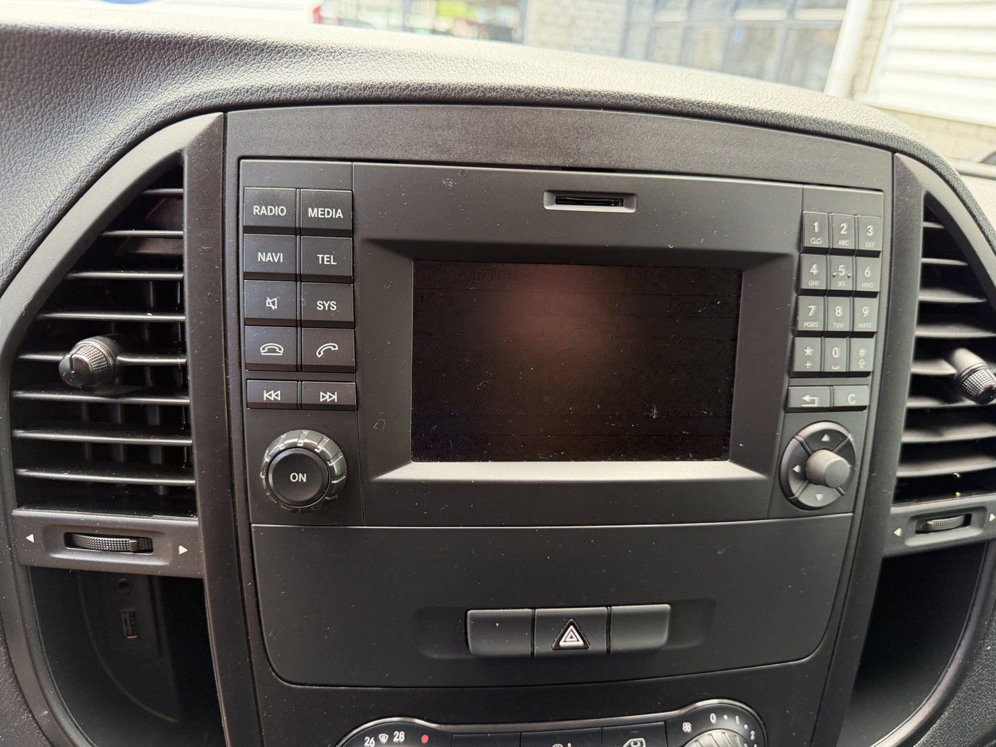 Mercedes-Benz Vito 111 CDI Functional Lang L2H1 / vaste prijs rijklaar € 18.950 ex btw / lease vanaf € 319 / euro 6 / bpm vrij / dubbele schuifdeur ! / airco / cruise / navi / camera / trekhaak