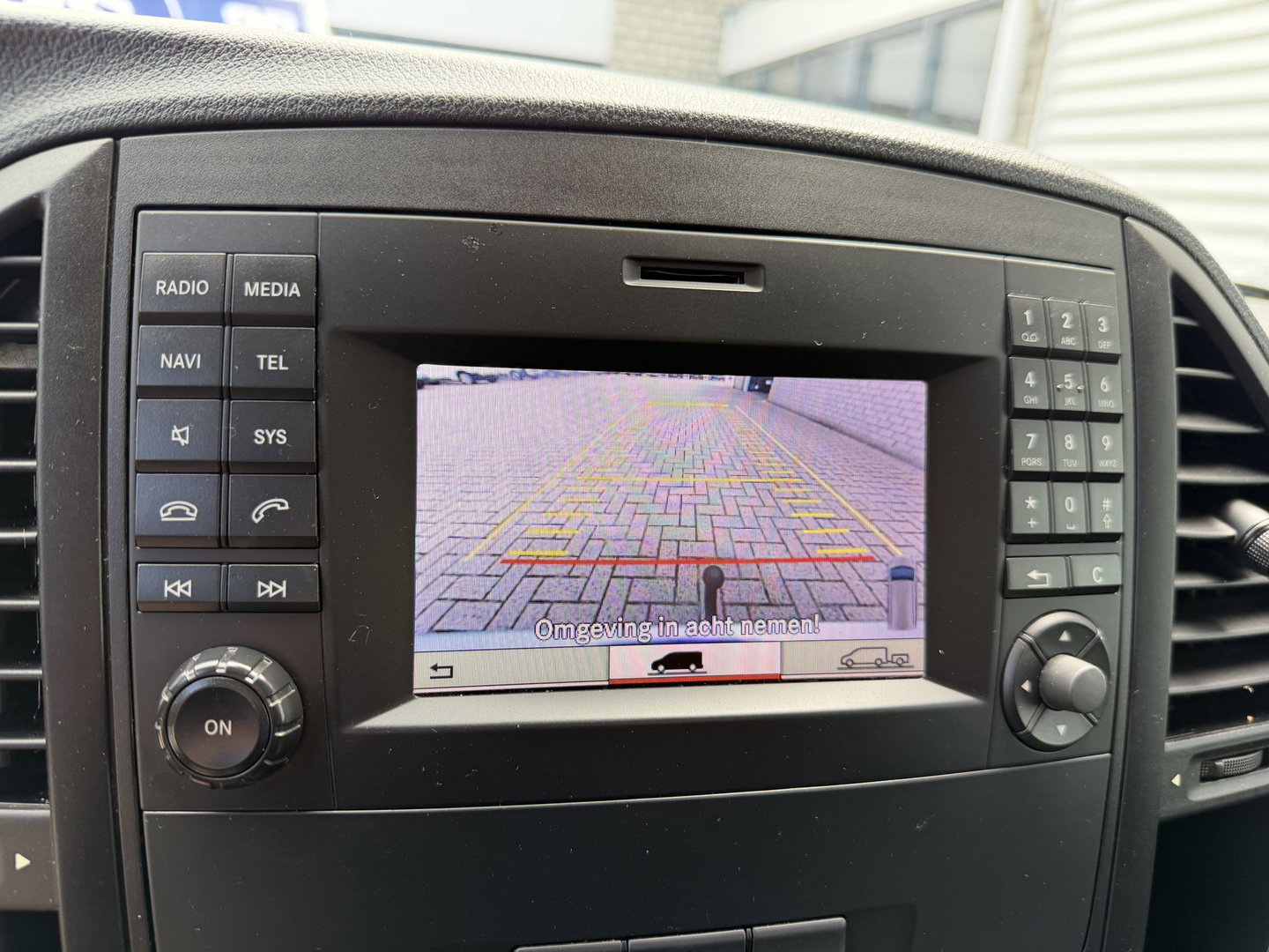 Mercedes-Benz Vito 111 CDI Functional Lang L2H1 / vaste prijs rijklaar € 18.950 ex btw / lease vanaf € 319 / euro 6 / bpm vrij / dubbele schuifdeur ! / airco / cruise / navi / camera / trekhaak
