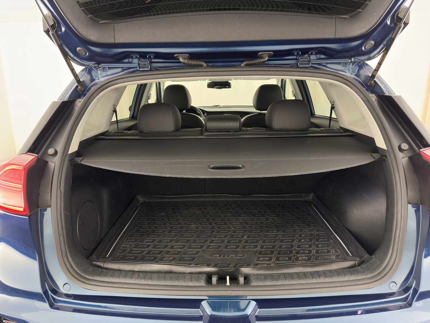 Kia Niro 1.6 GDi Hybrid ExecutiveLine (INCL-BTW) Aut. *PANO | LEATHER | FULL-LED | NAVI-FULLMAP | DIGI-COCKPIT | HEATED-COMFORTSEATS | CAMERA | DAB+ | KEYLESS | ECC | SHIFTPADDLES | ADAPTIVE-CRUISE | LANE-ASSIST | TOWBAR | 18"ALU