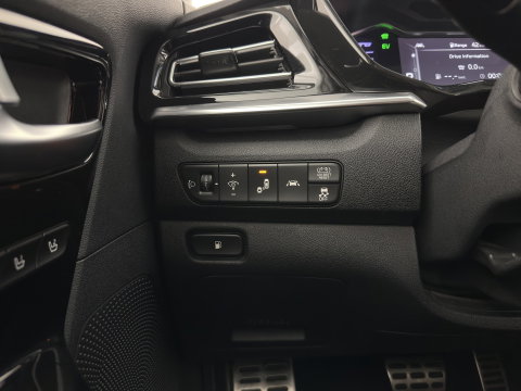 Kia Niro 1.6 GDi Hybrid ExecutiveLine (INCL-BTW) Aut. *PANO | LEATHER | FULL-LED | NAVI-FULLMAP | DIGI-COCKPIT | HEATED-COMFORTSEATS | CAMERA | DAB+ | KEYLESS | ECC | SHIFTPADDLES | ADAPTIVE-CRUISE | LANE-ASSIST | TOWBAR | 18"ALU