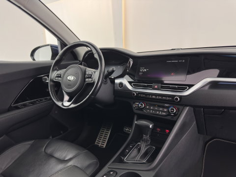 Kia Niro 1.6 GDi Hybrid ExecutiveLine (INCL-BTW) Aut. *PANO | LEATHER | FULL-LED | NAVI-FULLMAP | DIGI-COCKPIT | HEATED-COMFORTSEATS | CAMERA | DAB+ | KEYLESS | ECC | SHIFTPADDLES | ADAPTIVE-CRUISE | LANE-ASSIST | TOWBAR | 18"ALU