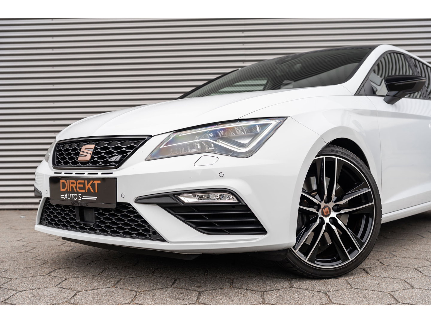 SEAT Leon 2.0 TSI CUPRA PANORAMA BEATS VIRTUAL APPLE CARPLAY