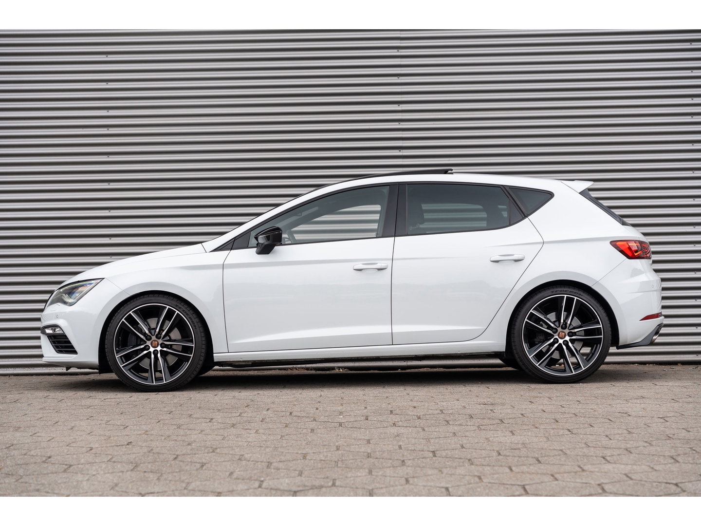 SEAT Leon 2.0 TSI CUPRA PANORAMA BEATS VIRTUAL APPLE CARPLAY