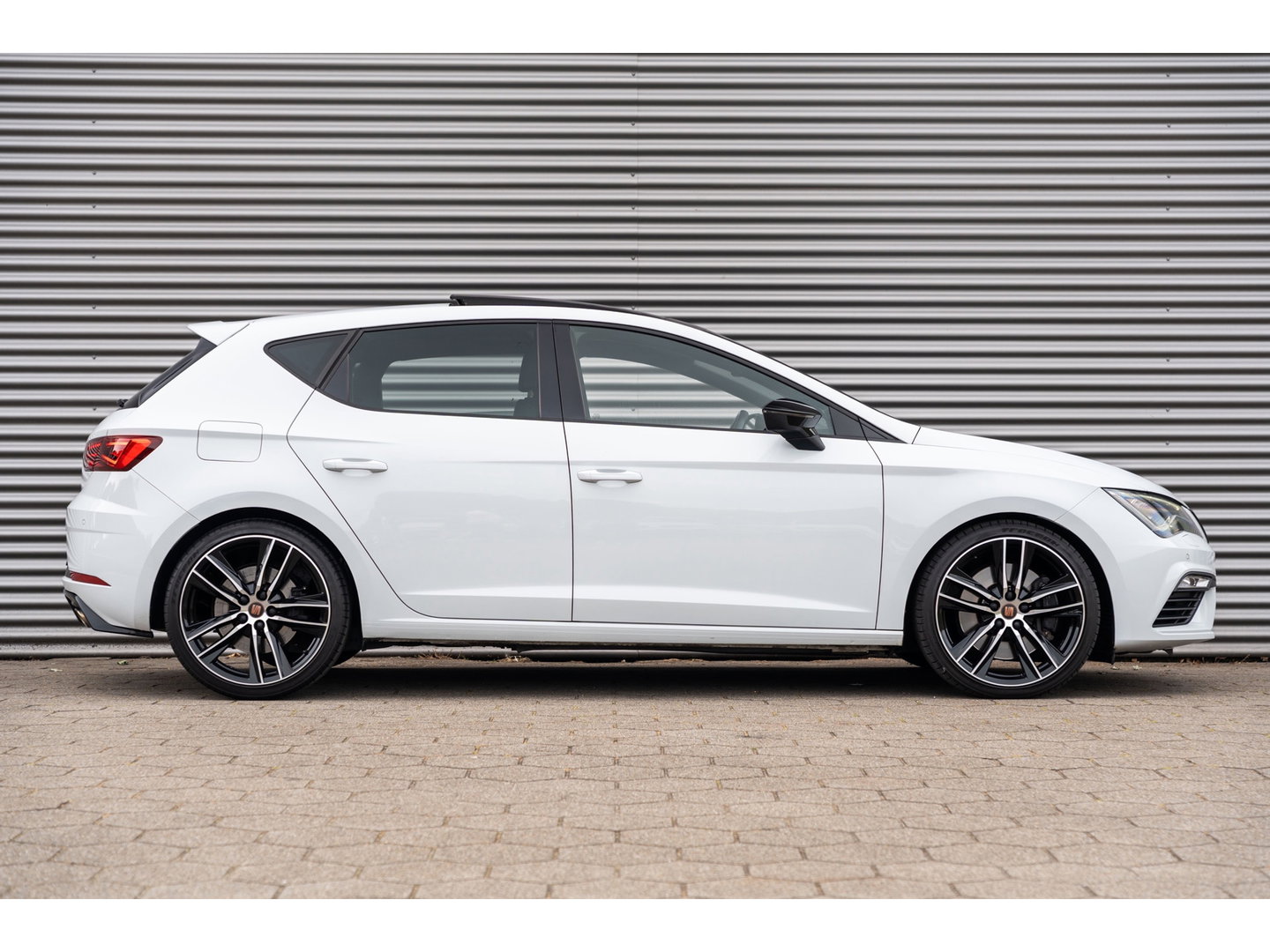 SEAT Leon 2.0 TSI CUPRA PANORAMA BEATS VIRTUAL APPLE CARPLAY