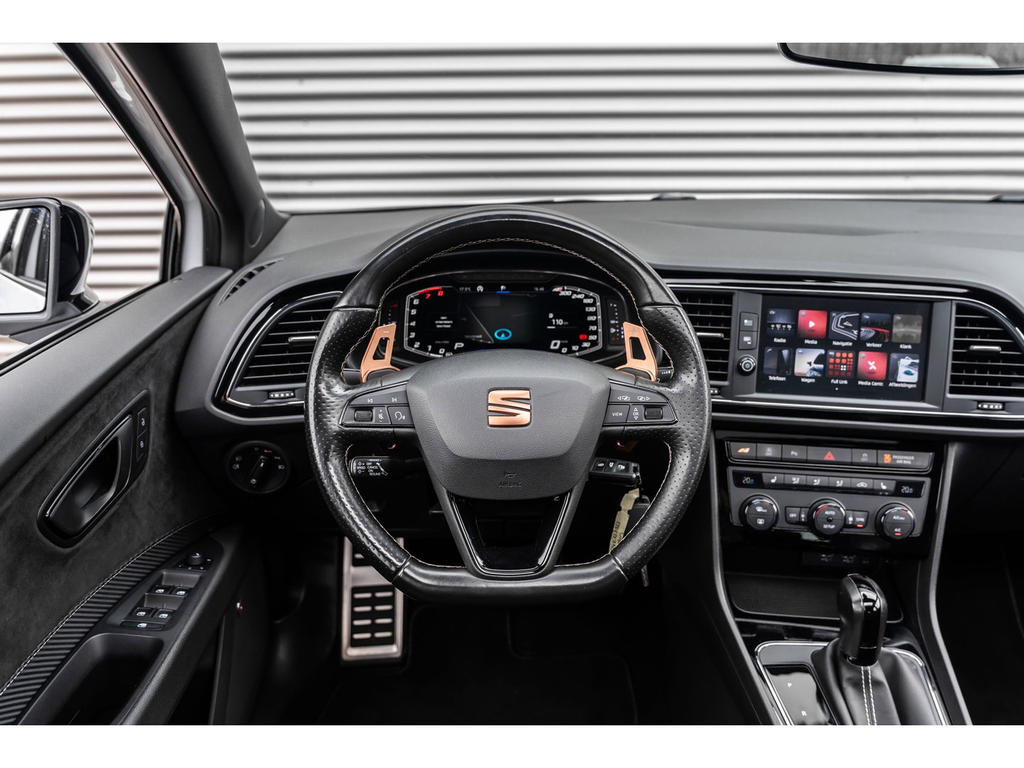 SEAT Leon 2.0 TSI CUPRA PANORAMA BEATS VIRTUAL APPLE CARPLAY