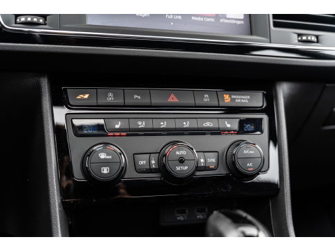 SEAT Leon 2.0 TSI CUPRA PANORAMA BEATS VIRTUAL APPLE CARPLAY