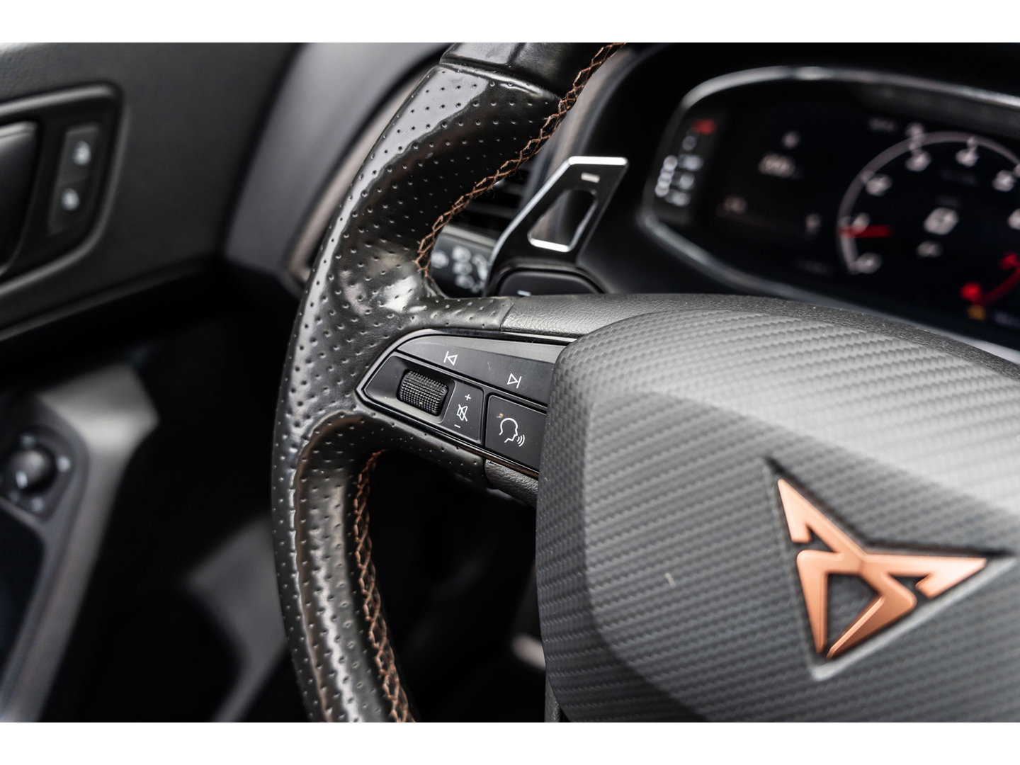 CUPRA Ateca 2.0 TSI 4DRIVE LIMITED AKRA CARBON PANO BREMBO