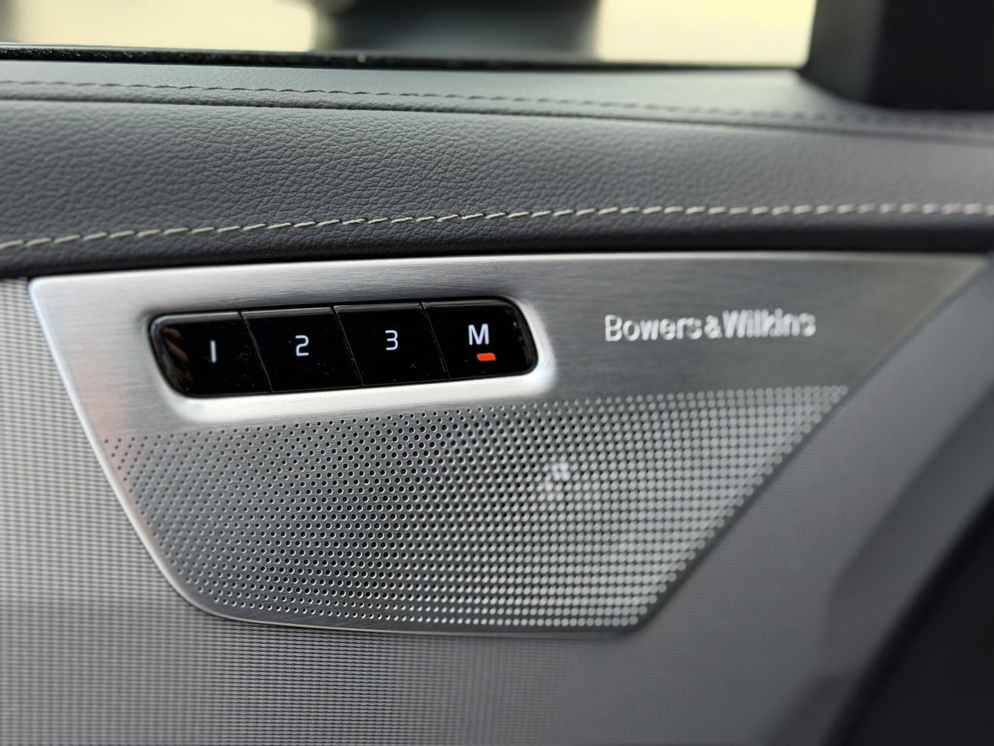 Volvo XC90 2.0 T8 Plug-in hybrid AWD Plus Dark 7P|B&W|360CAM|Pilot Assist|Trekhaak|22"