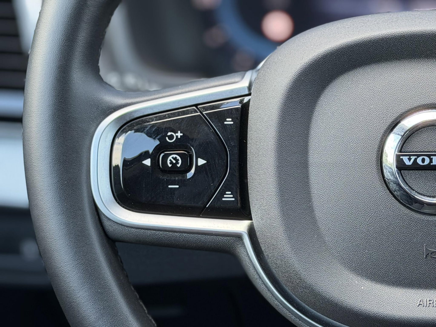 Volvo XC90 2.0 T8 Plug-in hybrid AWD Plus Dark 7P|B&W|360CAM|Pilot Assist|Trekhaak|22"
