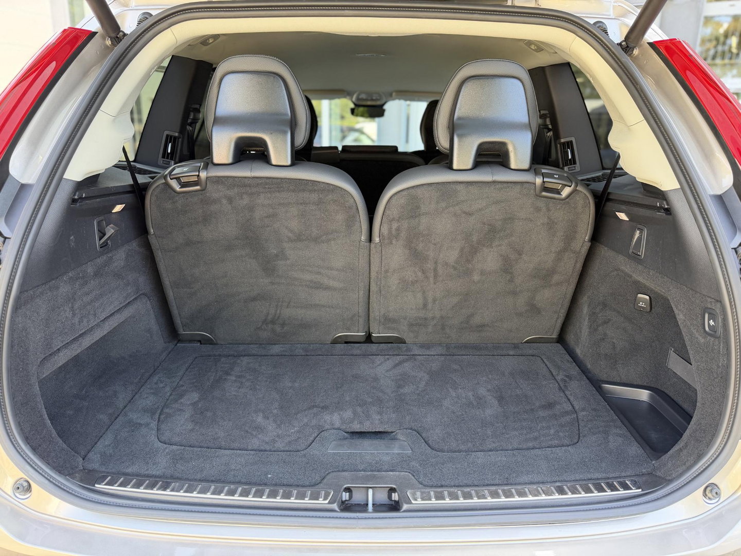 Volvo XC90 2.0 T8 Plug-in hybrid AWD Plus Dark 7P|B&W|360CAM|Pilot Assist|Trekhaak|22"