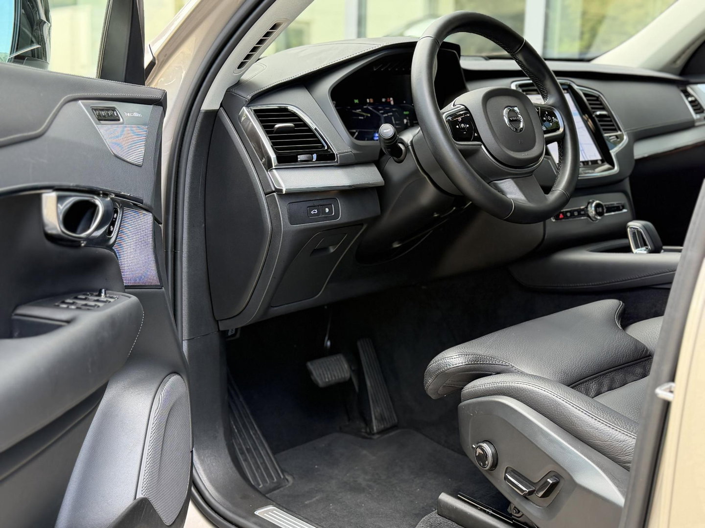 Volvo XC90 2.0 T8 Plug-in hybrid AWD Plus Dark 7P|B&W|360CAM|Pilot Assist|Trekhaak|22"