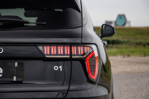 Lynk & Co 01 1.5 BLACK LINE / PANORAMA DAK / 360 CAMERA / CARPLAY / STOELVERWARMING