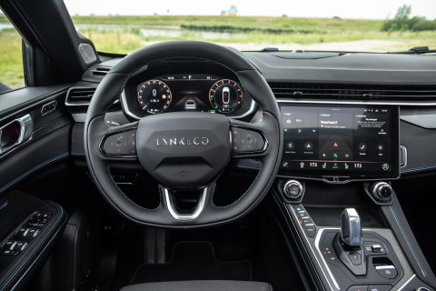 Lynk & Co 01 1.5 BLACK LINE / PANORAMA DAK / 360 CAMERA / CARPLAY / STOELVERWARMING