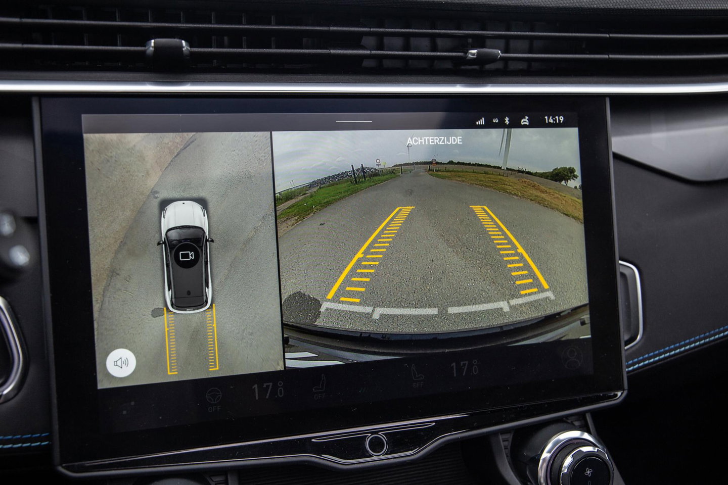 Lynk & Co 01 1.5 BLACK LINE / PANORAMA DAK / 360 CAMERA / CARPLAY / STOELVERWARMING