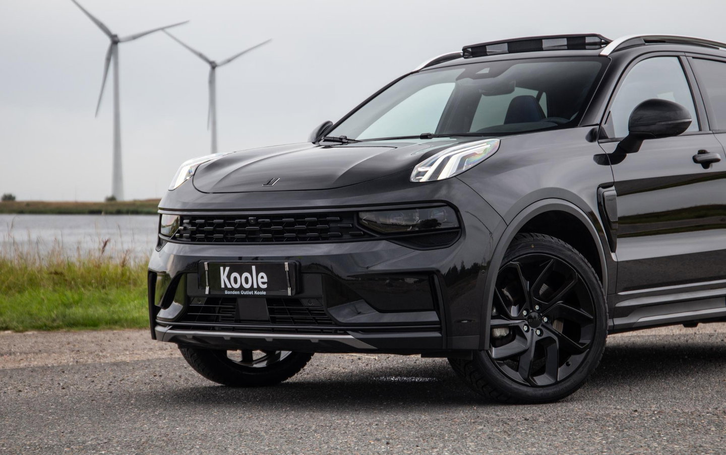 Lynk & Co 01 1.5 BLACK LINE / PANORAMA DAK / 360 CAMERA / CARPLAY / STOELVERWARMING
