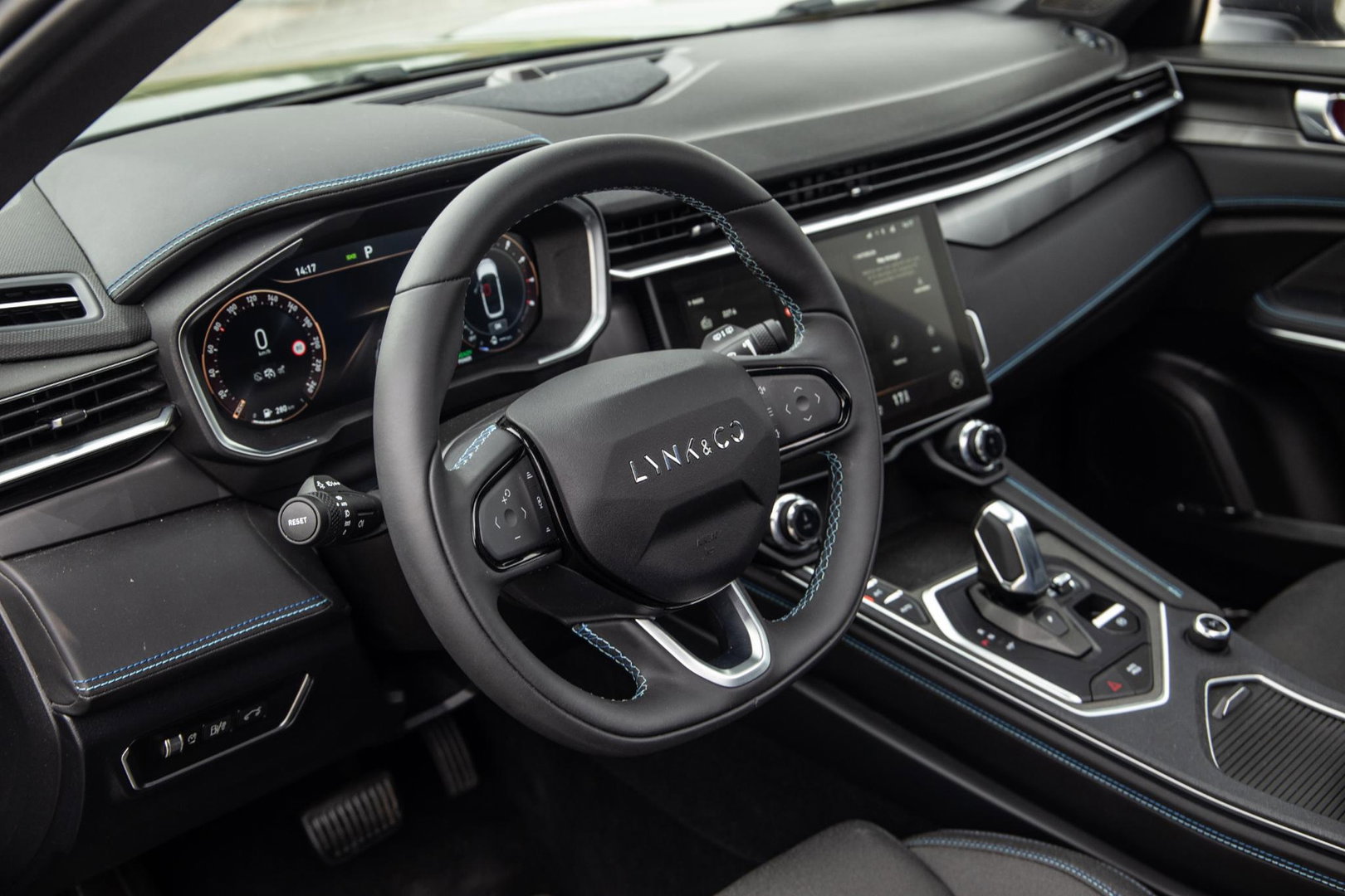 Lynk & Co 01 1.5 BLACK LINE / PANORAMA DAK / 360 CAMERA / CARPLAY / STOELVERWARMING