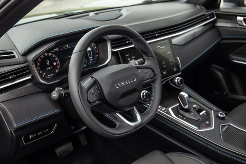 Lynk & Co 01 1.5 BLACK LINE / PANORAMA DAK / 360 CAMERA / CARPLAY / STOELVERWARMING