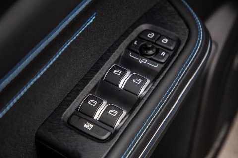 Lynk & Co 01 1.5 BLACK LINE / PANORAMA DAK / 360 CAMERA / CARPLAY / STOELVERWARMING