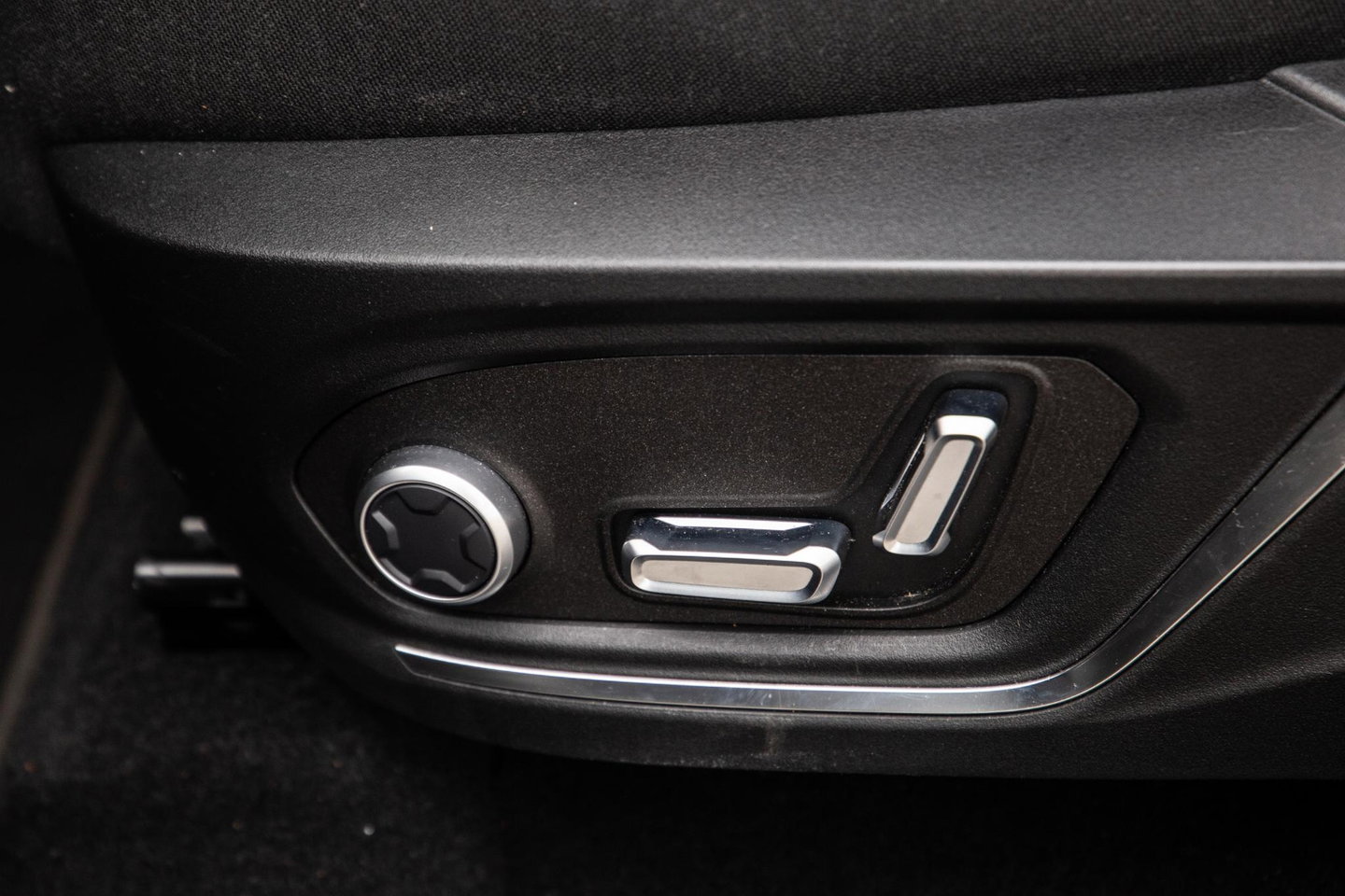 Lynk & Co 01 1.5 BLACK LINE / PANORAMA DAK / 360 CAMERA / CARPLAY / STOELVERWARMING