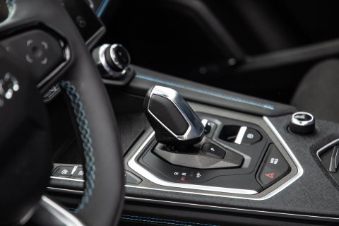 Lynk & Co 01 1.5 BLACK LINE / PANORAMA DAK / 360 CAMERA / CARPLAY / STOELVERWARMING