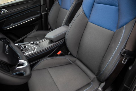 Lynk & Co 01 1.5 BLACK LINE / PANORAMA DAK / 360 CAMERA / CARPLAY / STOELVERWARMING