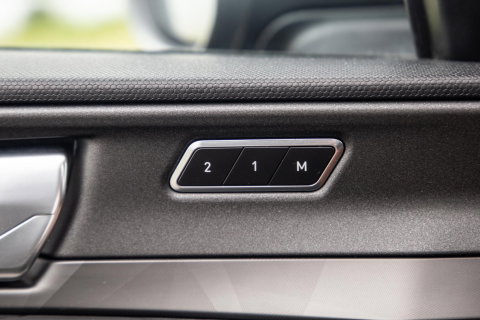Lynk & Co 01 1.5 BLACK LINE / PANORAMA DAK / 360 CAMERA / CARPLAY / STOELVERWARMING