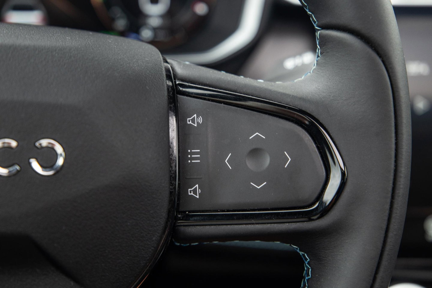 Lynk & Co 01 1.5 BLACK LINE / PANORAMA DAK / 360 CAMERA / CARPLAY / STOELVERWARMING