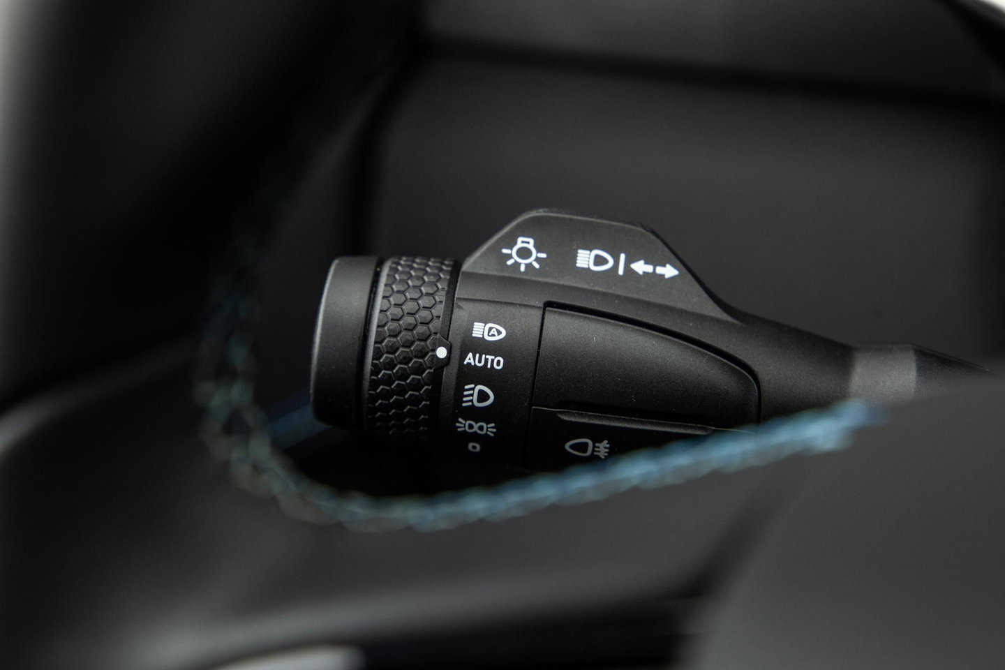 Lynk & Co 01 1.5 BLACK LINE / PANORAMA DAK / 360 CAMERA / CARPLAY / STOELVERWARMING