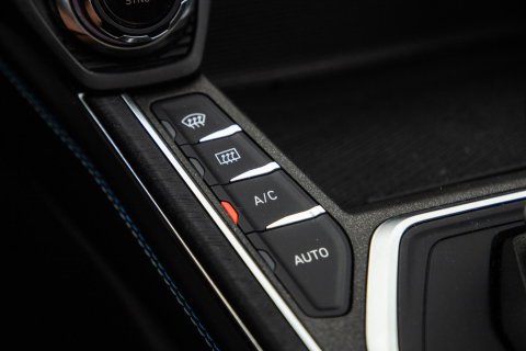 Lynk & Co 01 1.5 BLACK LINE / PANORAMA DAK / 360 CAMERA / CARPLAY / STOELVERWARMING
