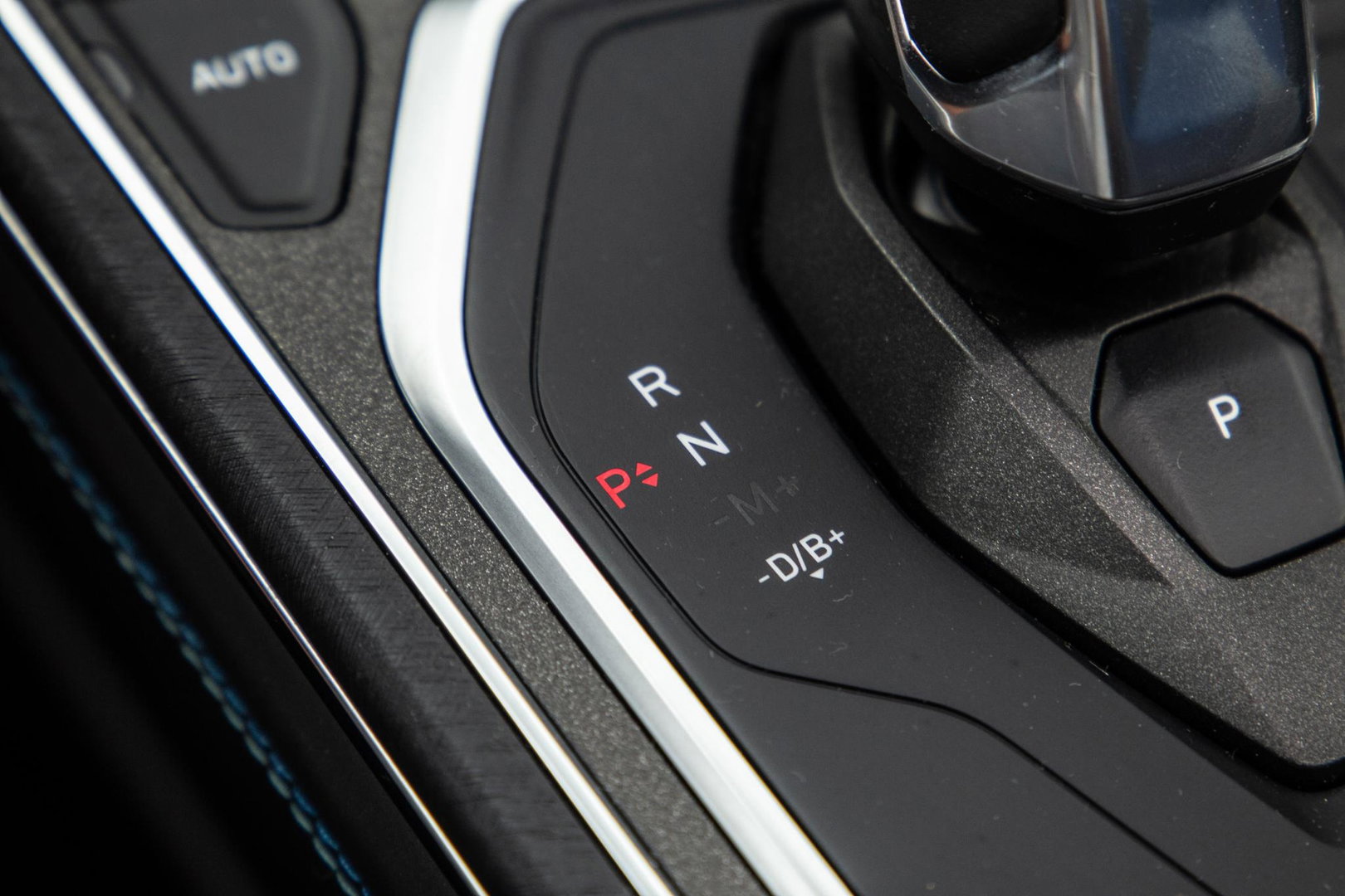 Lynk & Co 01 1.5 BLACK LINE / PANORAMA DAK / 360 CAMERA / CARPLAY / STOELVERWARMING