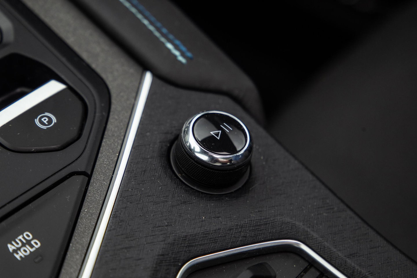 Lynk & Co 01 1.5 BLACK LINE / PANORAMA DAK / 360 CAMERA / CARPLAY / STOELVERWARMING