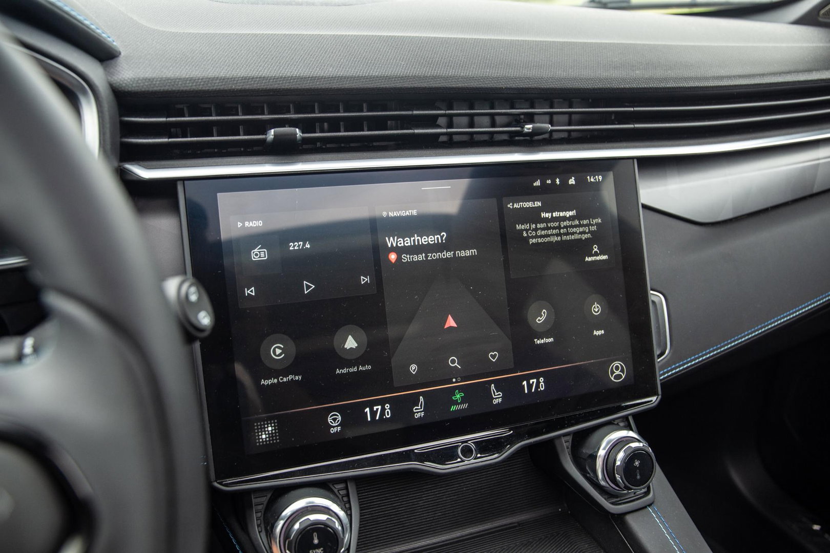 Lynk & Co 01 1.5 BLACK LINE / PANORAMA DAK / 360 CAMERA / CARPLAY / STOELVERWARMING
