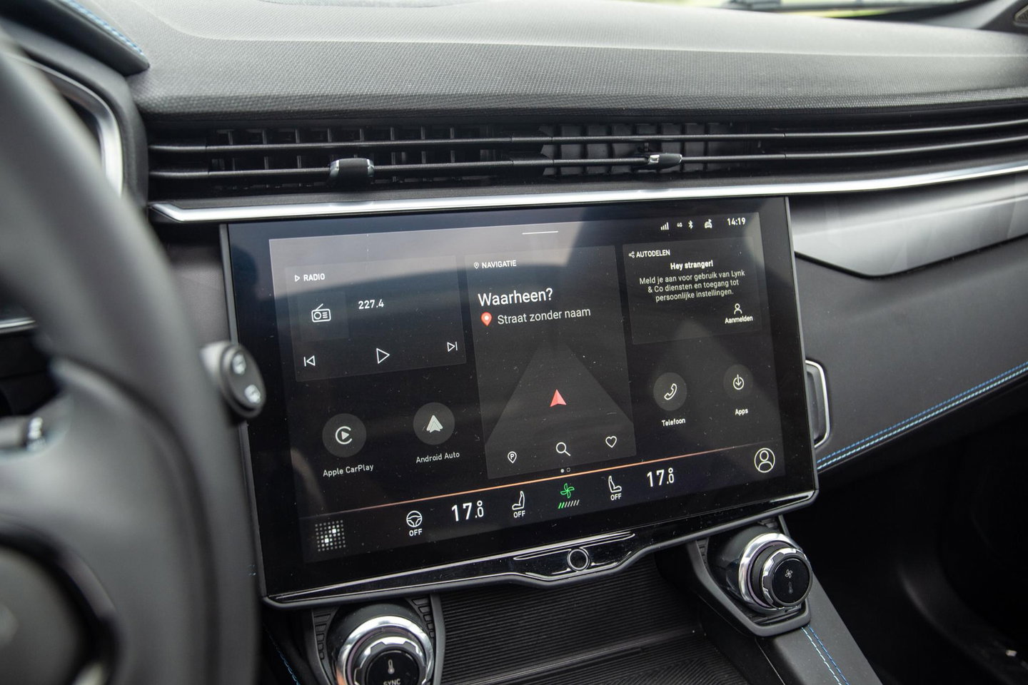 Lynk & Co 01 1.5 BLACK LINE / PANORAMA DAK / 360 CAMERA / CARPLAY / STOELVERWARMING