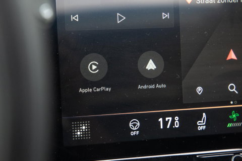 Lynk & Co 01 1.5 BLACK LINE / PANORAMA DAK / 360 CAMERA / CARPLAY / STOELVERWARMING