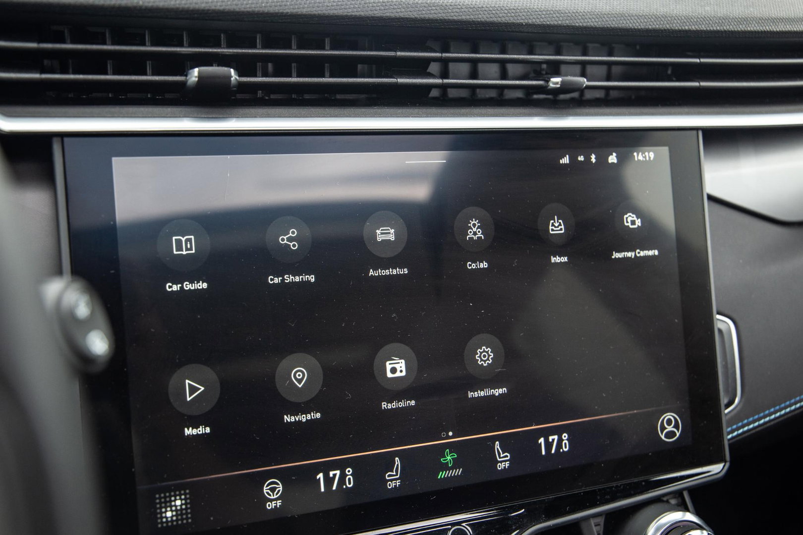 Lynk & Co 01 1.5 BLACK LINE / PANORAMA DAK / 360 CAMERA / CARPLAY / STOELVERWARMING