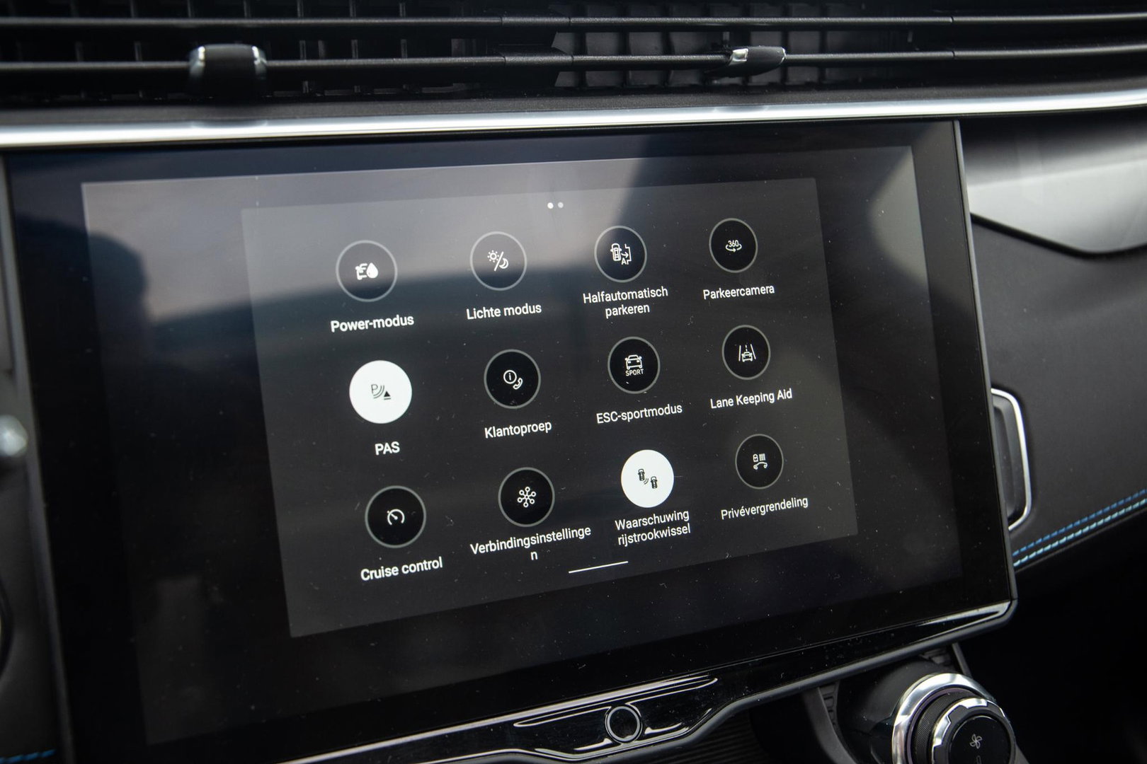 Lynk & Co 01 1.5 BLACK LINE / PANORAMA DAK / 360 CAMERA / CARPLAY / STOELVERWARMING