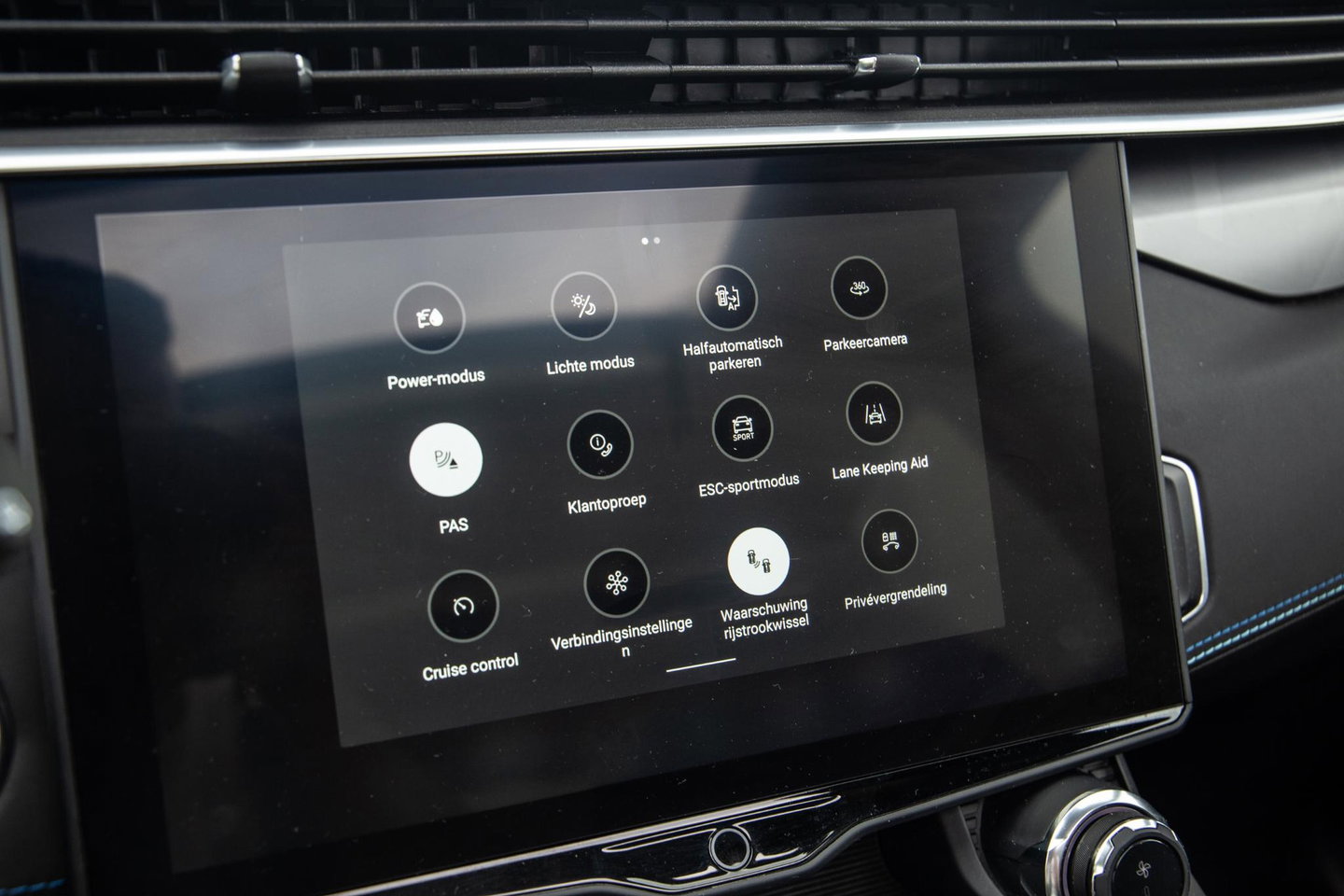 Lynk & Co 01 1.5 BLACK LINE / PANORAMA DAK / 360 CAMERA / CARPLAY / STOELVERWARMING